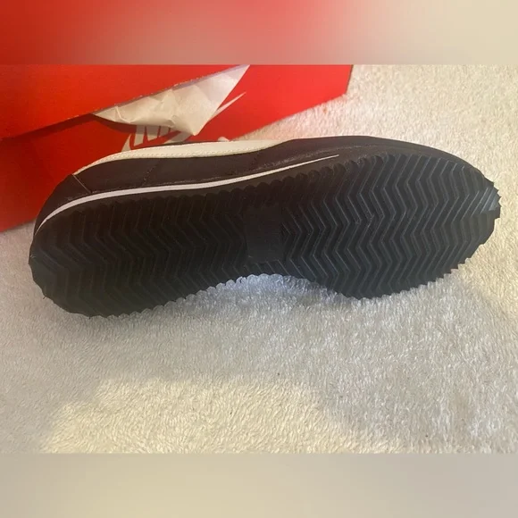 Nike Cortez - Picture 8 of 9